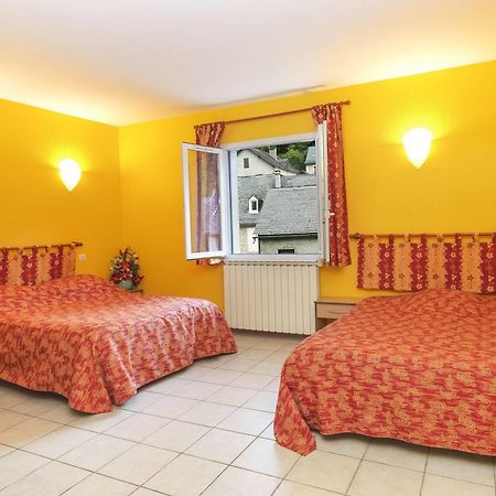 Auberge De L'Isard Сен Дени Екстериор снимка