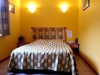 Auberge De L'Isard Сен Дени Екстериор снимка