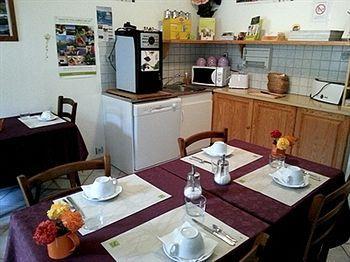 Auberge De L'Isard Сен Дени Екстериор снимка