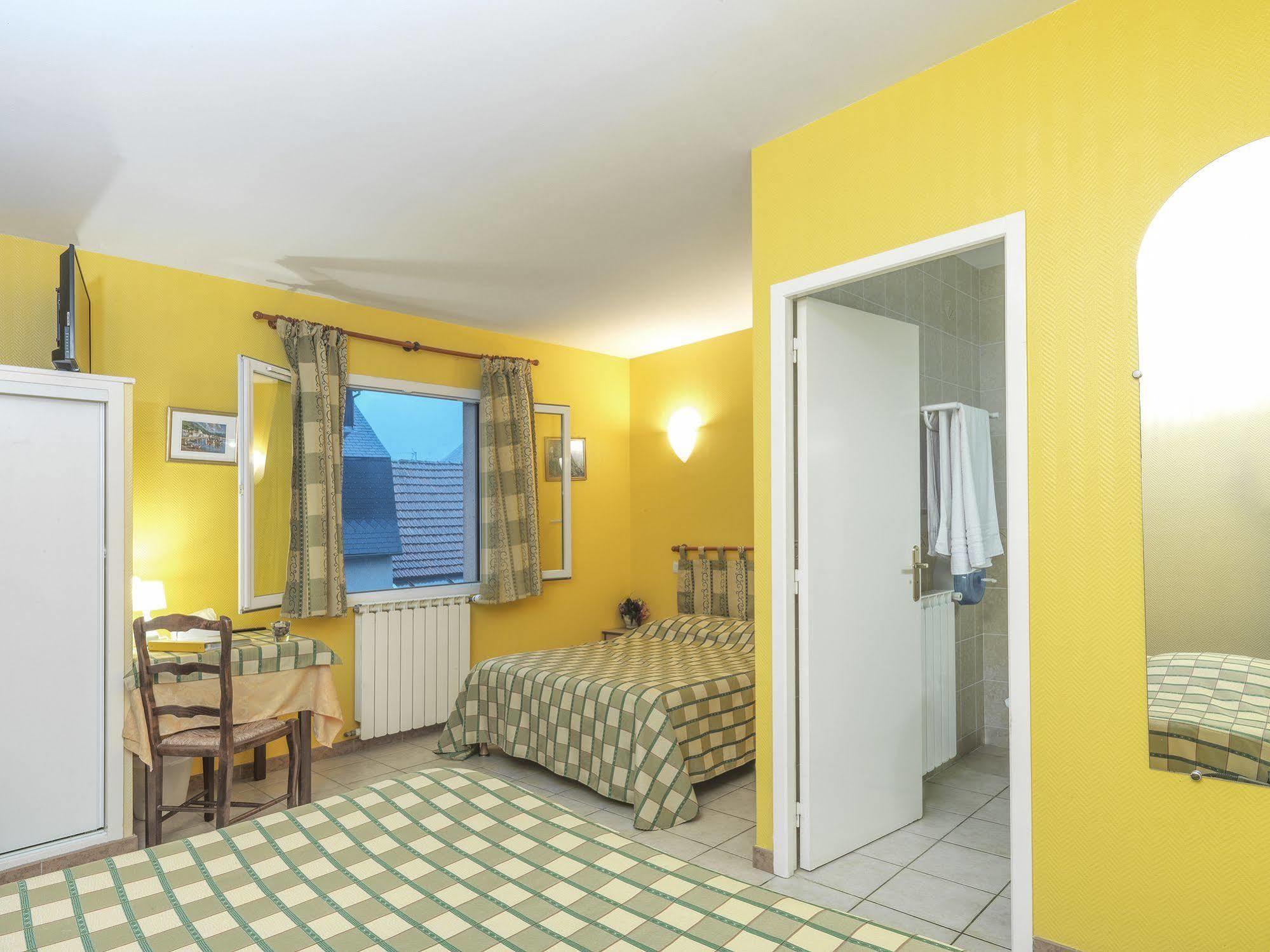 Auberge De L'Isard Сен Дени Екстериор снимка
