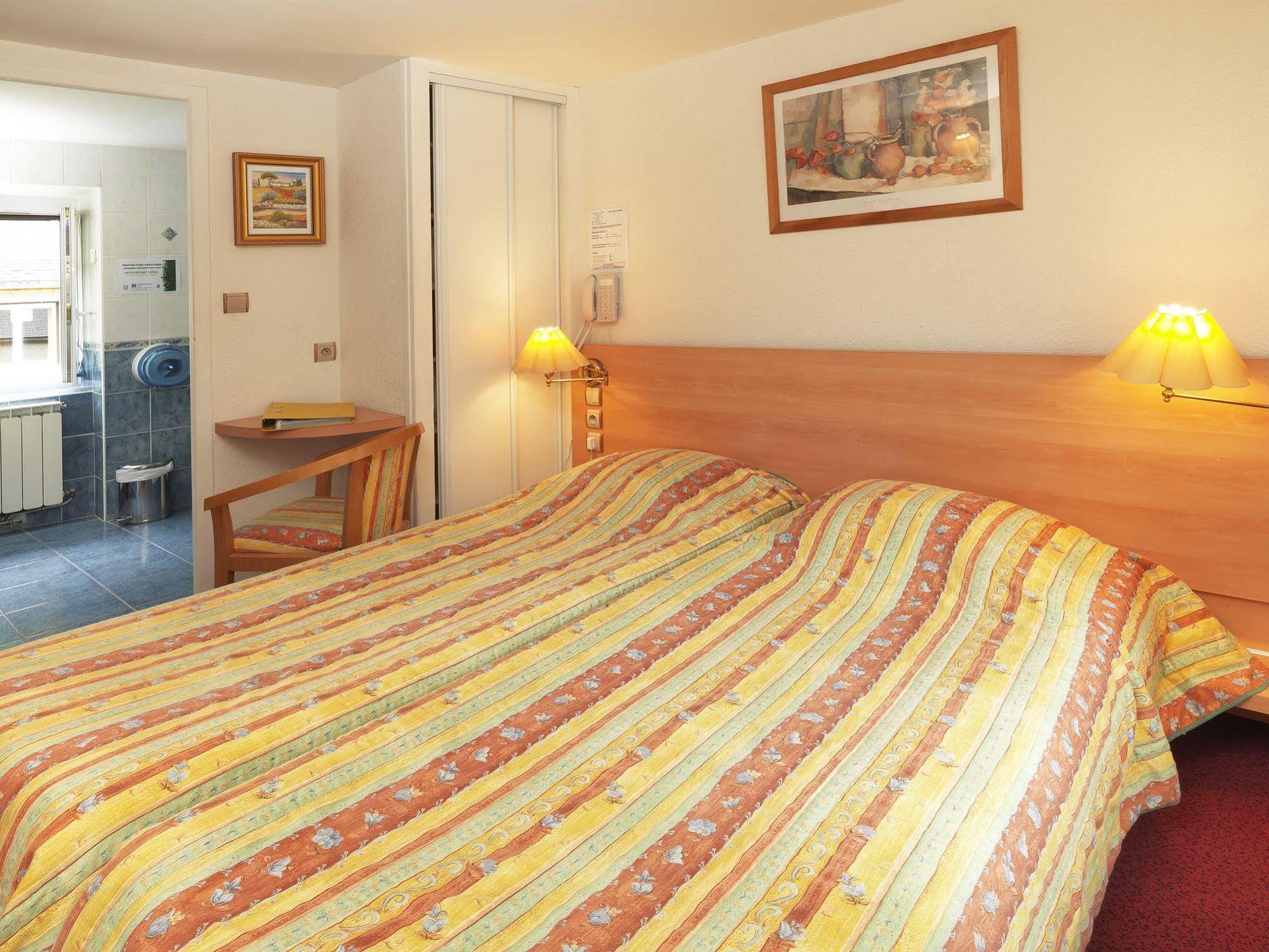 Auberge De L'Isard Сен Дени Екстериор снимка