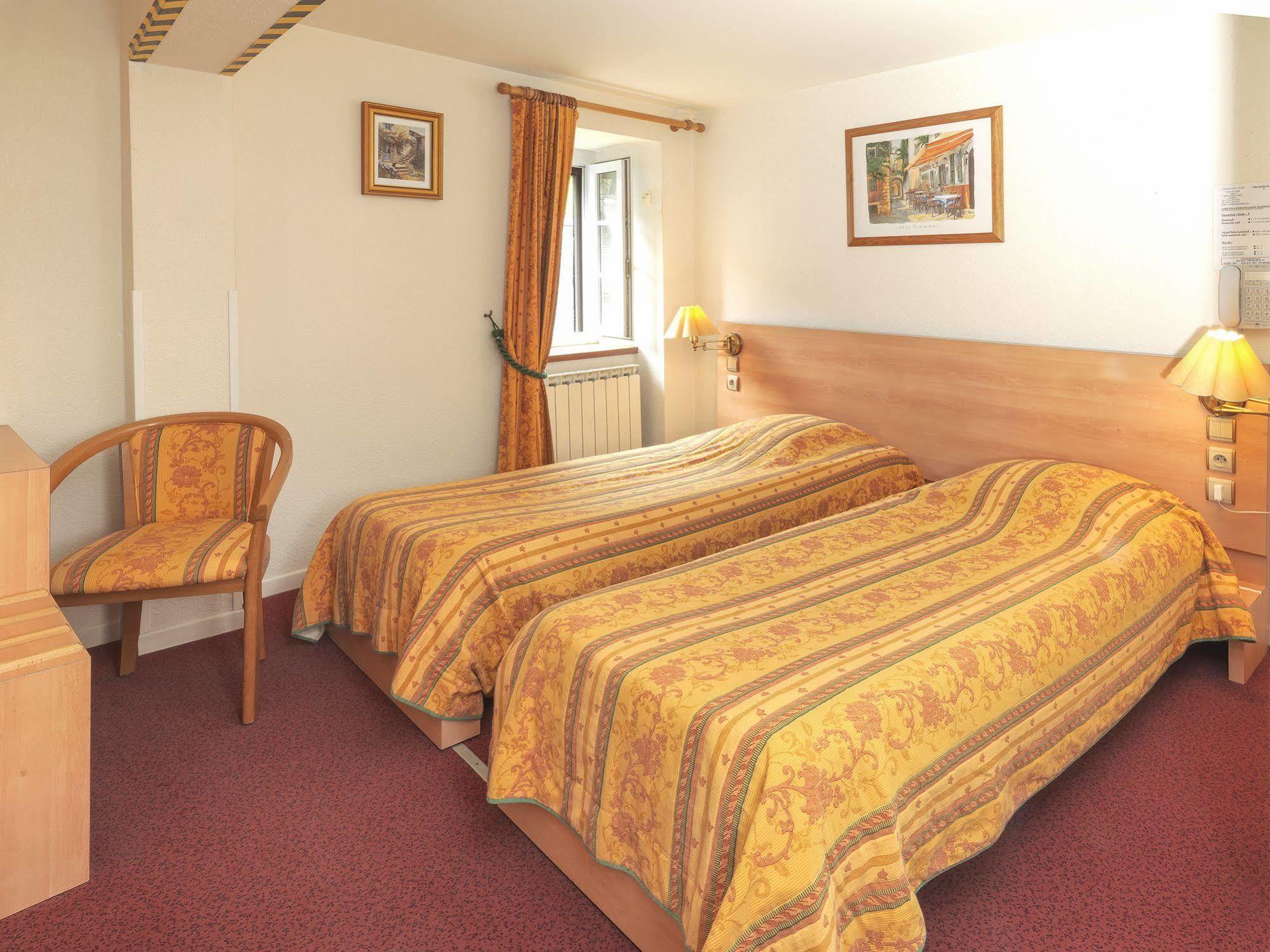 Auberge De L'Isard Сен Дени Екстериор снимка