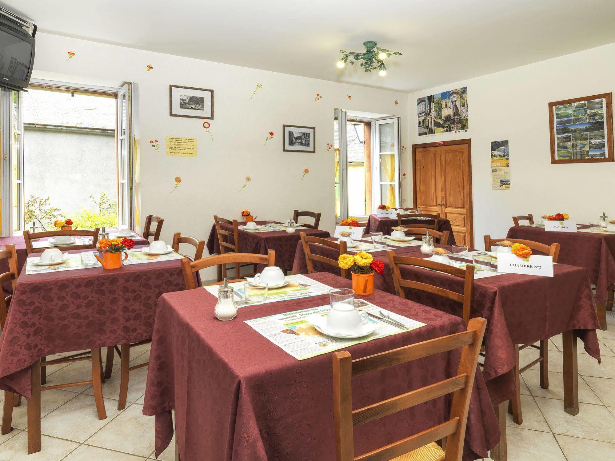 Auberge De L'Isard Сен Дени Екстериор снимка