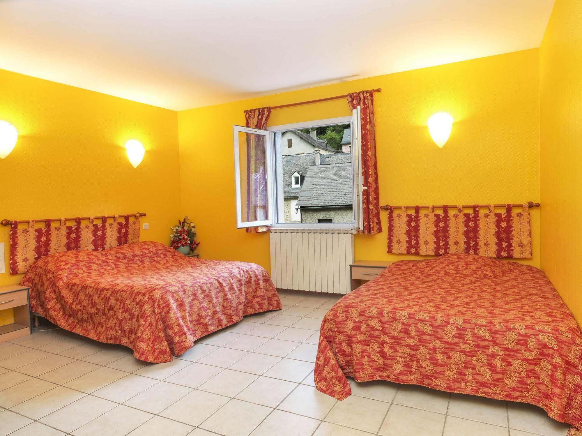 Auberge De L'Isard Сен Дени Екстериор снимка