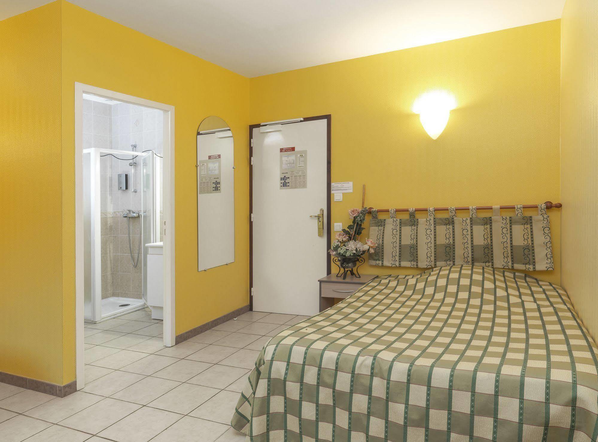 Auberge De L'Isard Сен Дени Екстериор снимка
